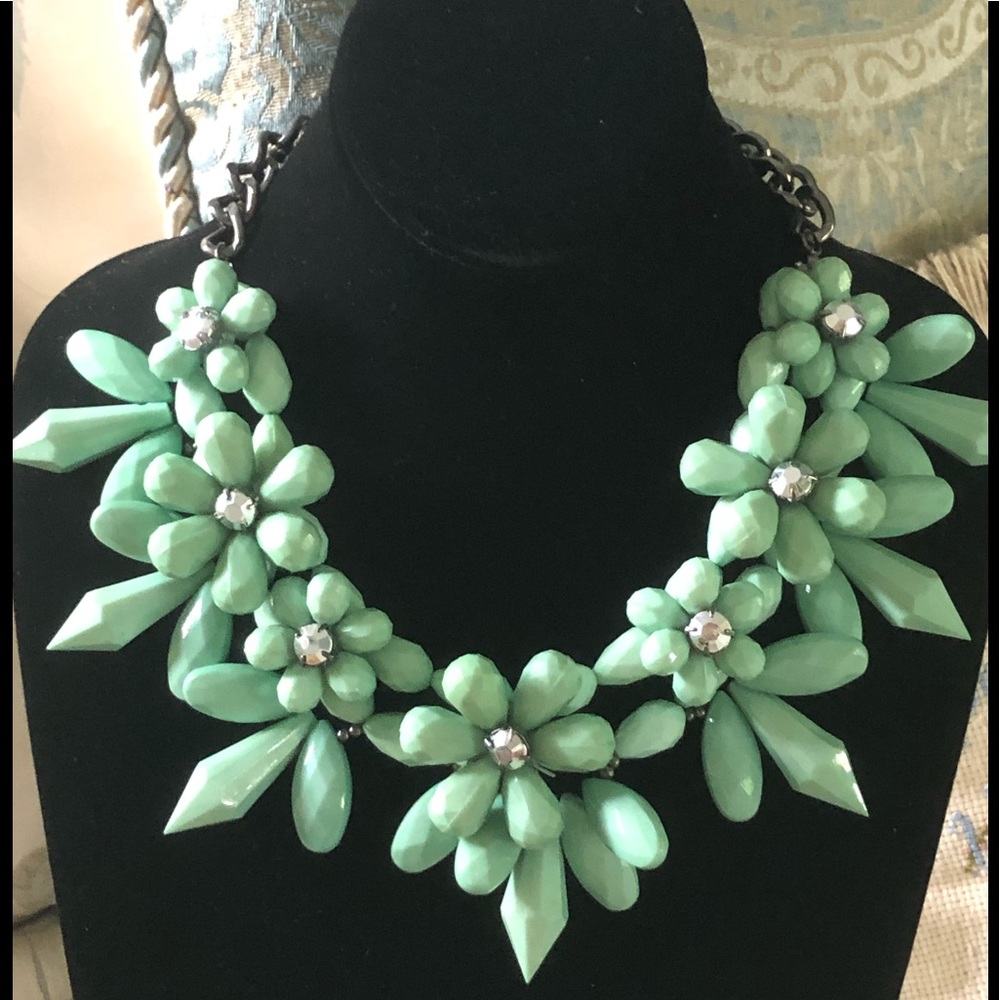 Statement necklace in minty green with rhinestone